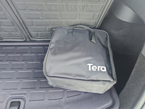 Used 2022 Tesla Model Y Long Range image 35