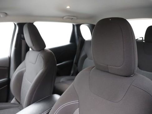 Used 2019 Jeep Cherokee Sport image 13