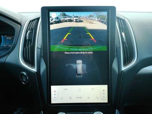 Used 2024 Ford Edge SEL image 8