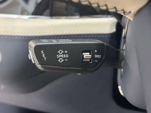 Used 2024 Bentley Bentayga Extended Wheelbase image 61