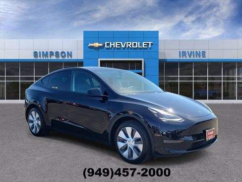 Used 2024 Tesla Model Y Long Range AWD/4WD image 2
