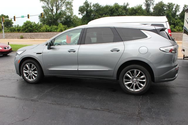 Used 2024 Buick Enclave Avenir w/ Avenir Technology Package AWD/4WD image 3