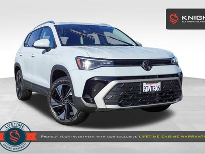 Certified 2025 Volkswagen Taos SE w/ Panoramic Sunroof Package