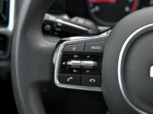 Used 2023 Kia Sorento LX image 28