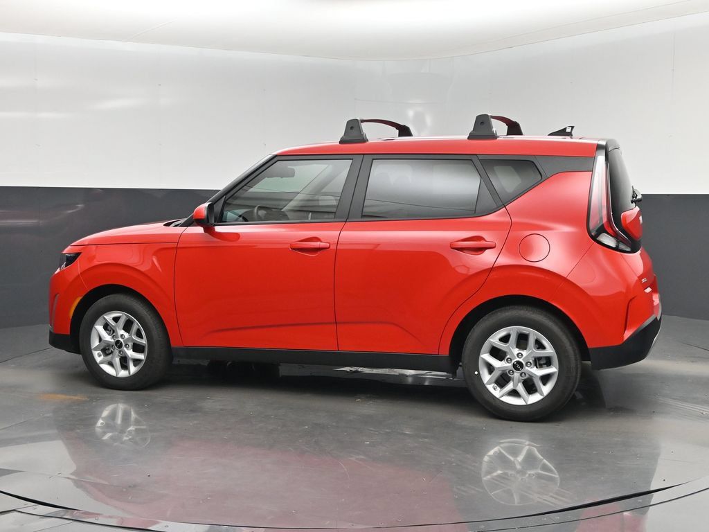 Used 2025 Kia Soul LX w/ LX Technology Package FWD image 10