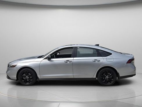 Used 2025 Honda Accord SE image 5