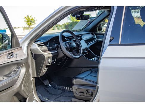 Used 2024 Jeep Grand Cherokee L Limited AWD/4WD image 29