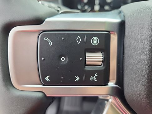 Certified 2024 Land Rover Discovery S image 19