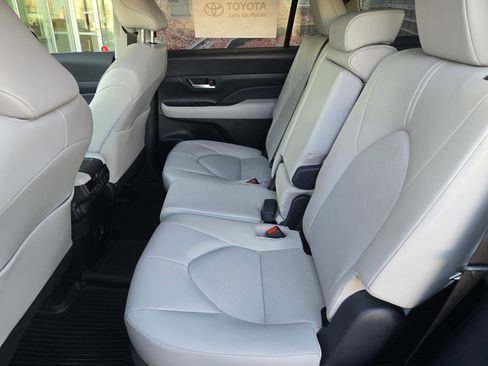 New 2026 Toyota Grand Highlander XLE image 8