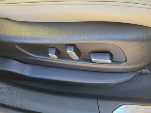 Used 2018 Cadillac XT5 Luxury w/ Driver Awareness Package FWD image 9