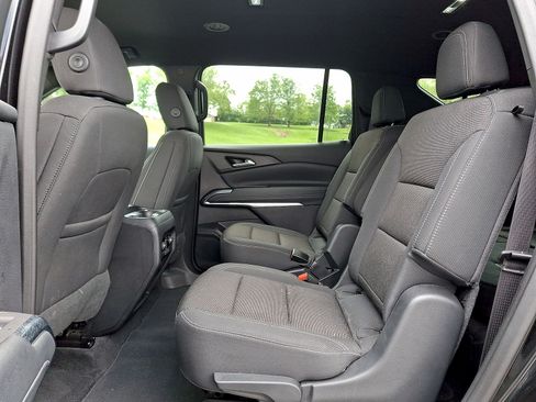 Used 2025 Chevrolet Traverse LT FWD image 20