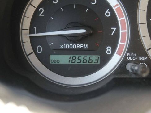 Used 2005 Toyota Sienna LE w/ LE Pkg 6 FWD image 9