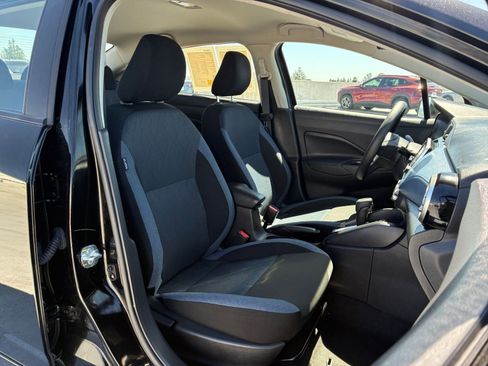 Used 2025 Nissan Versa SV FWD image 34