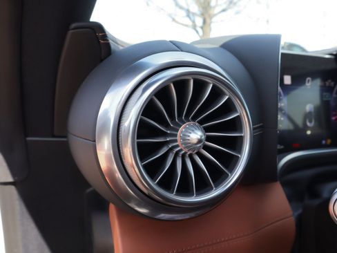 Used 2022 Mercedes-Benz SL 63 AMG 4MATIC image 26