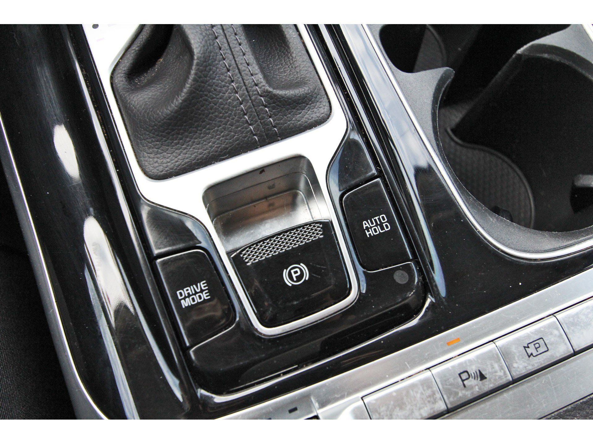 Certified 2022 Kia Carnival SX FWD image 32