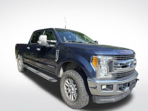 Used 2017 Ford F250 XLT w/ XLT Value Package AWD/4WD image 3