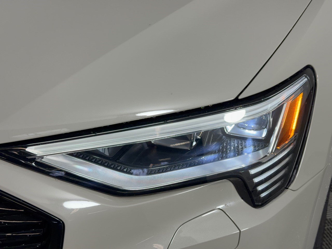 Certified 2022 Audi e-tron Premium Plus w/ Premium Plus Package AWD/4WD image 12