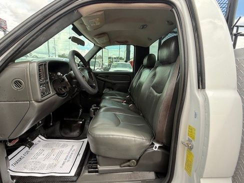 Used 2005 GMC Sierra 3500 W/T w/ Skid Plate Package image 16