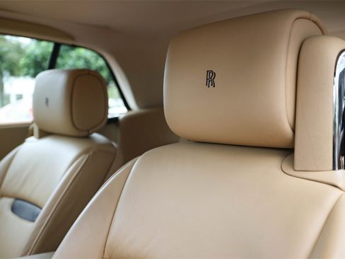 Used 2010 Rolls-Royce Phantom Drophead Coupe image 44