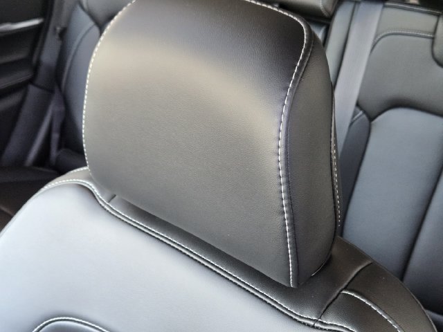 New 2027 Jeep Grand Cherokee Limited RWD image 10