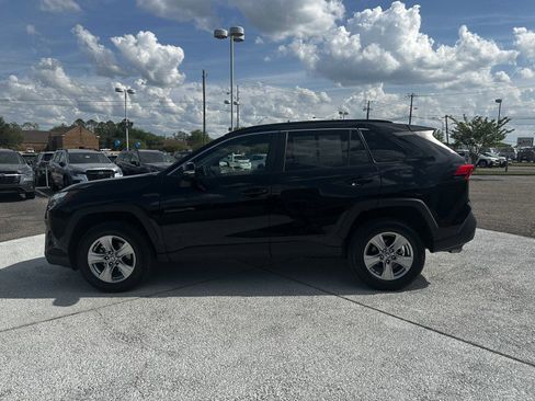 Used 2022 Toyota RAV4 XLE image 4