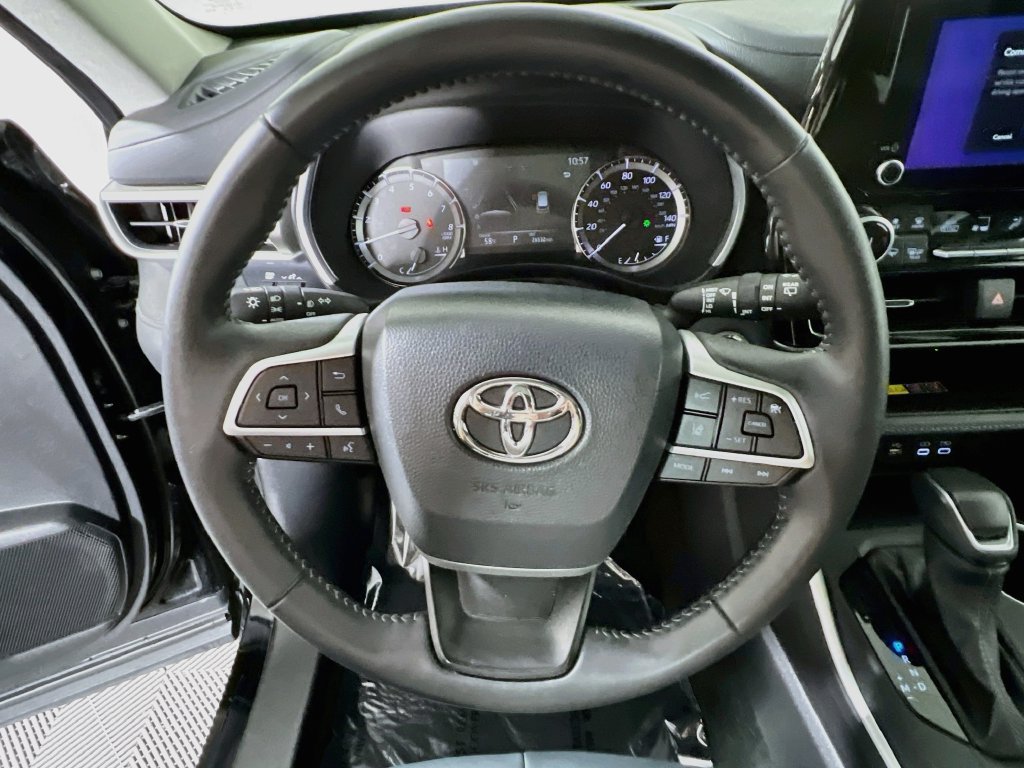 Used 2025 Toyota Highlander XLE AWD/4WD image 10