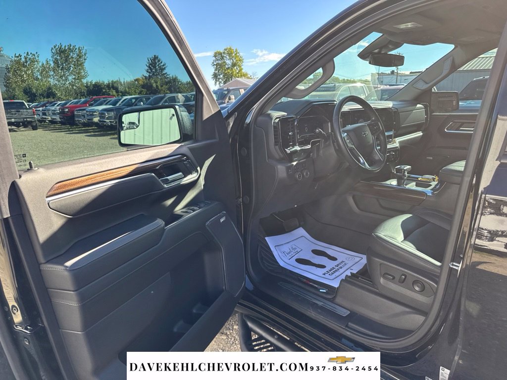 Used 2024 Chevrolet Silverado 1500 LT Trail Boss w/ Convenience Package II AWD/4WD image 9
