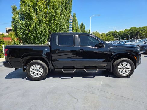 Used 2022 Nissan Frontier SV AWD/4WD image 2