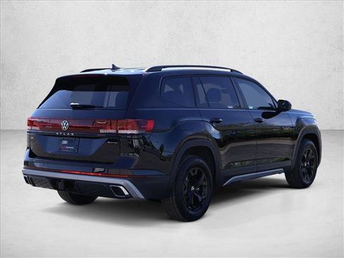 New 2026 Volkswagen Atlas Peak Edition AWD/4WD image 2