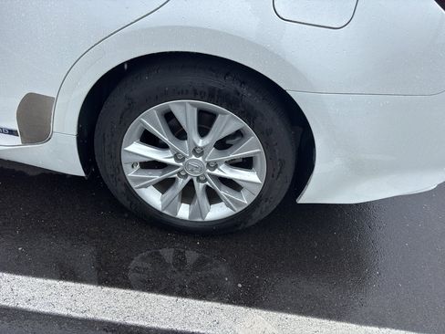 Used 2013 Lexus ES 300h w/ Luxury Pkg FWD image 5