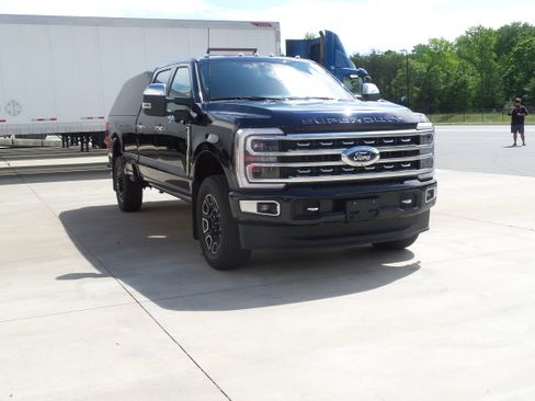 Used 2024 Ford F350 Platinum w/ FX4 Off-Road Package AWD/4WD image 14