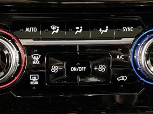 Used 2025 GMC Sierra 3500 AT4 w/ AT4 Premium Plus Package AWD/4WD image 38