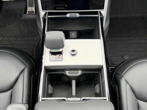 New 2025 Land Rover Range Rover SE AWD/4WD image 15