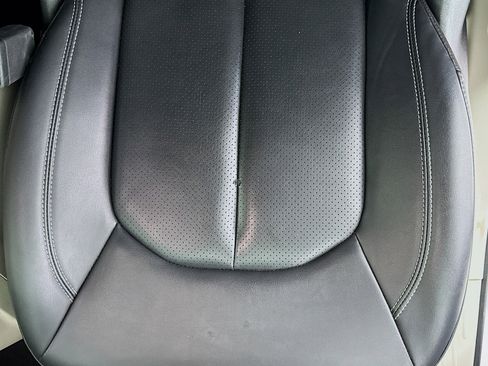 Used 2024 Chrysler Pacifica Touring-L FWD image 18