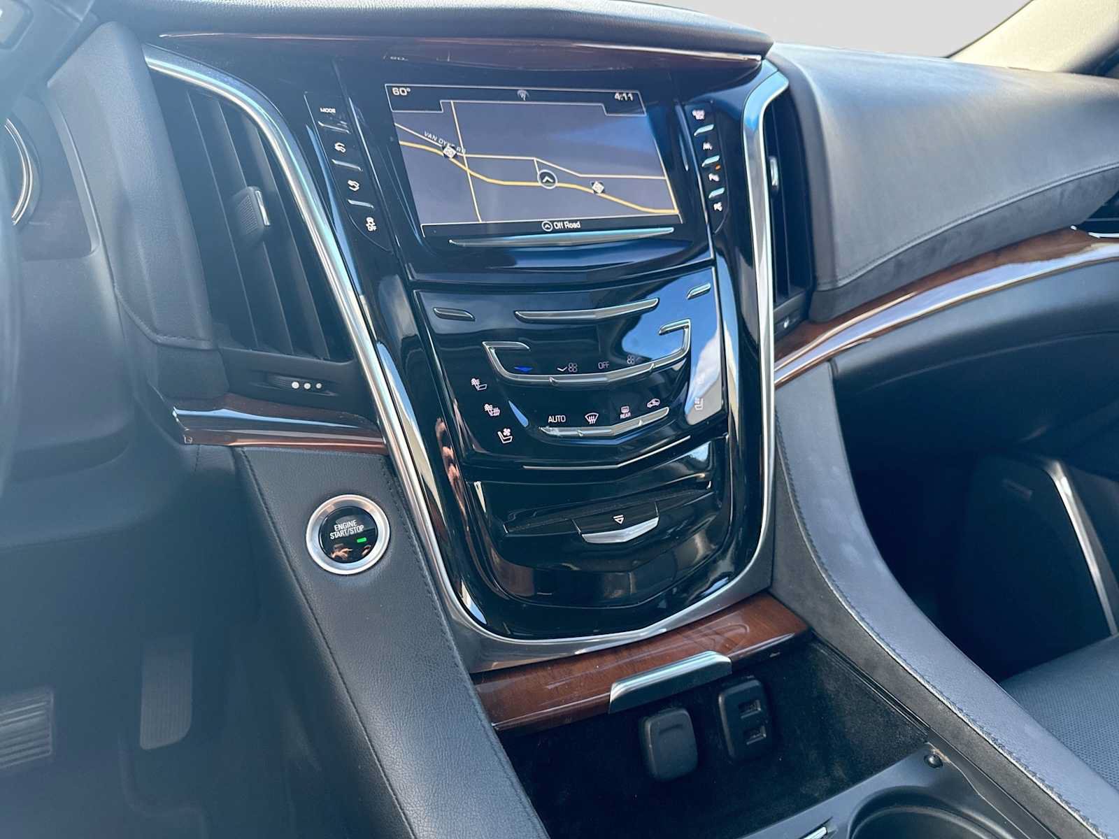Used 2018 Cadillac Escalade ESV Premium Luxury AWD/4WD image 29