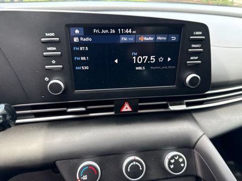 Used 2025 Hyundai Elantra SE FWD image 5