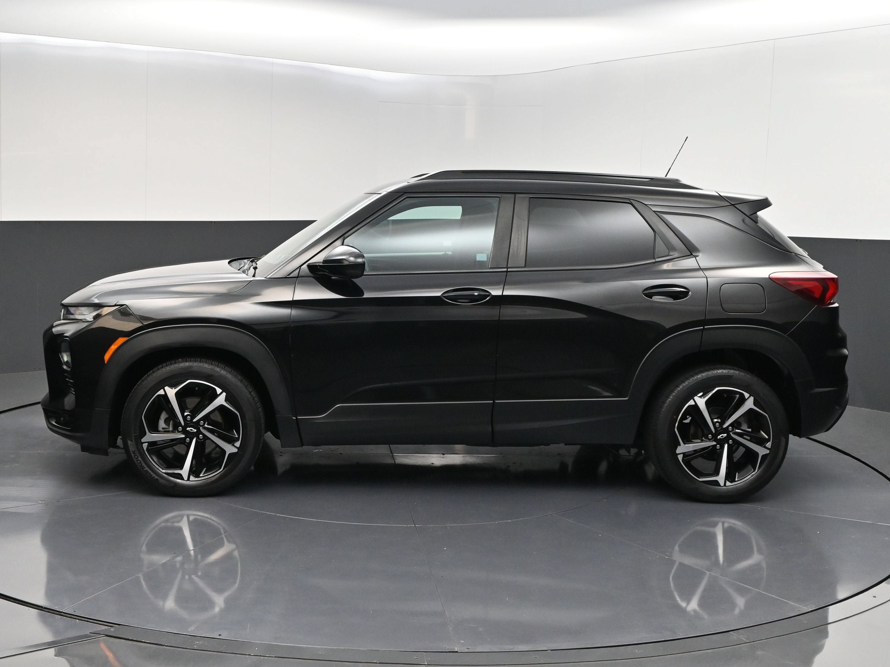 Certified 2023 Chevrolet TrailBlazer RS w/ Convenience Package FWD image 5