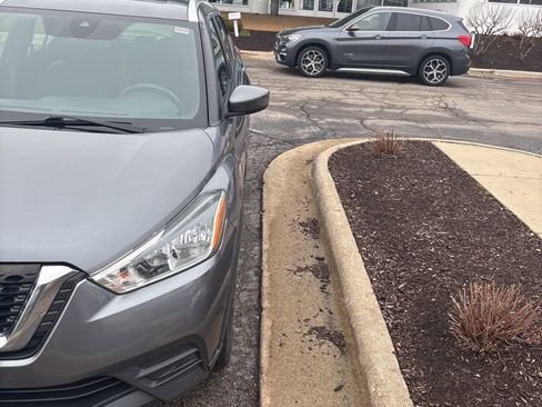 Used 2020 Nissan Kicks SV image 7