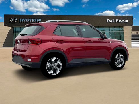New 2025 Hyundai Venue SEL image 8