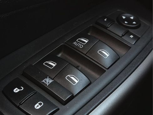 Used 2020 Jeep Cherokee Latitude FWD image 17