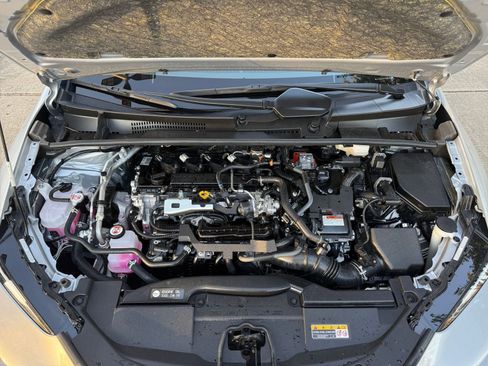 Used 2025 Toyota Prius LE image 32