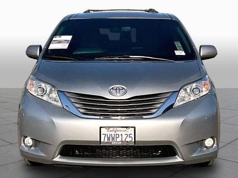 Used 2017 Toyota Sienna XLE FWD image 3