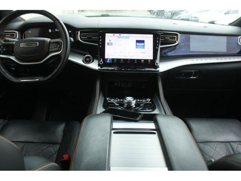 Used 2023 Jeep Grand Wagoneer Series III image 12