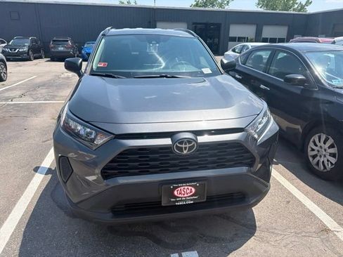 Used 2021 Toyota RAV4 LE AWD/4WD image 2