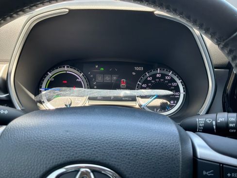 Used 2023 Toyota Highlander XLE FWD image 11