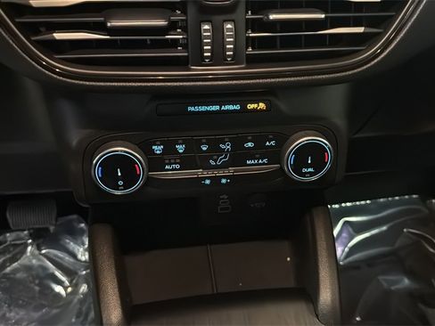 Used 2025 Ford Escape ST-Line image 13