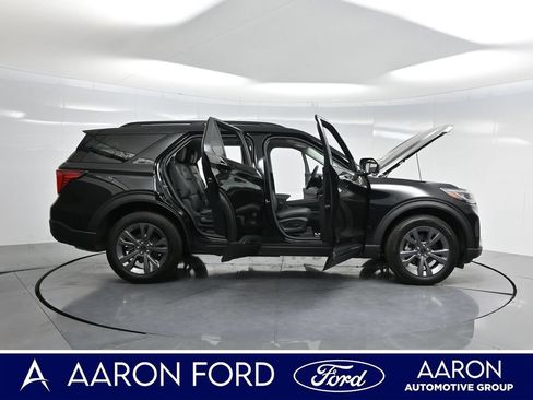 New 2025 Ford Explorer Active w/ Active Comfort Package AWD/4WD image 3