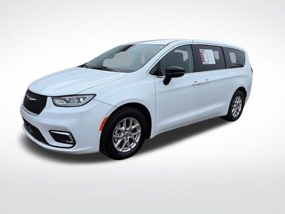 Used 2024 Chrysler Pacifica Touring-L