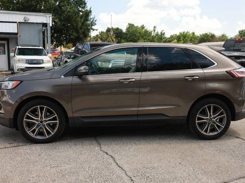 Used 2019 Ford Edge Titanium w/ Cold Weather Package AWD/4WD image 3