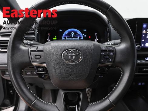 Used 2025 Toyota Camry SE FWD image 10